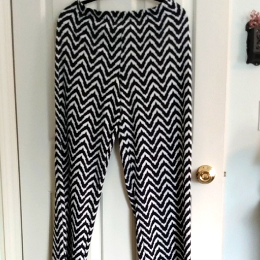 Black and White Zigzag Women's Pants